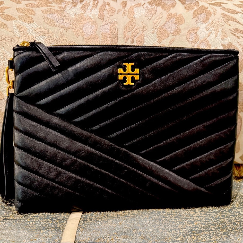 Tory Burch Kira chevron quilted clutch pouch